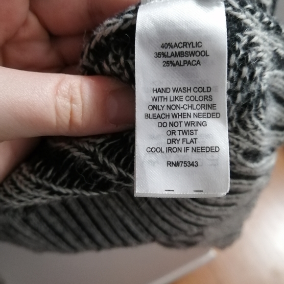 Women's Sweater - Picture 5 of 5